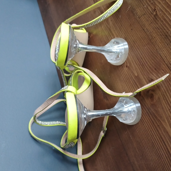 Heels - Picture 15 of 16